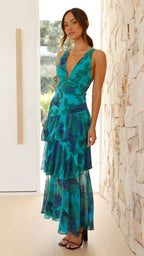 Robe maxi femme à volants, sans manches, en tissu léger et imprimé floral, idéale pour les journées d'été.