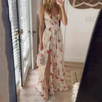 Robe longue sans manches en tissu léger à motif floral, fendue sur le côté, avec un décolleté flatteur, idéale pour l'été.