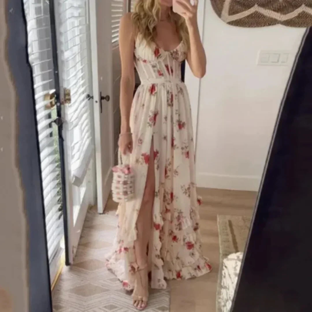 Robe longue sans manches en tissu léger à motif floral, fendue sur le côté, avec un décolleté flatteur, idéale pour l'été.