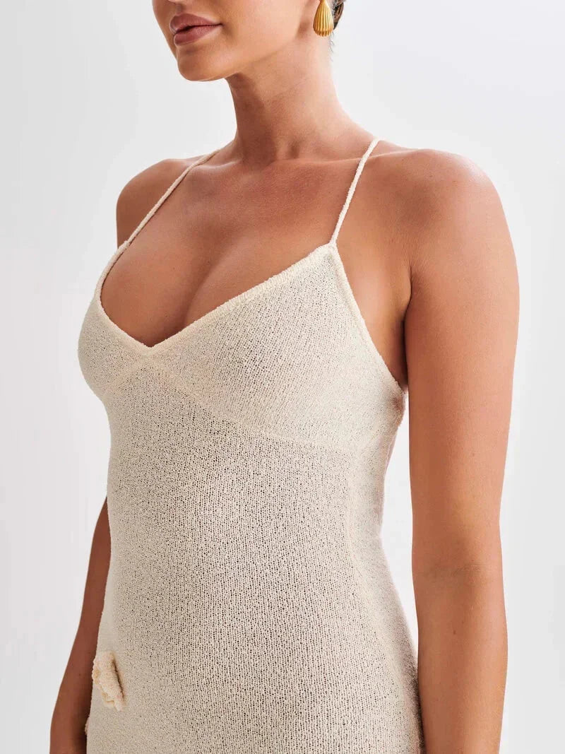 Robe longue à fleurs en dentelle scintillante, bretelles fines, idéale pour les soirées d'été.