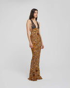 Robe longue en tissu léger avec imprimé animal, décolleté plongeant et bretelles en dentelle pour soirées élégantes.