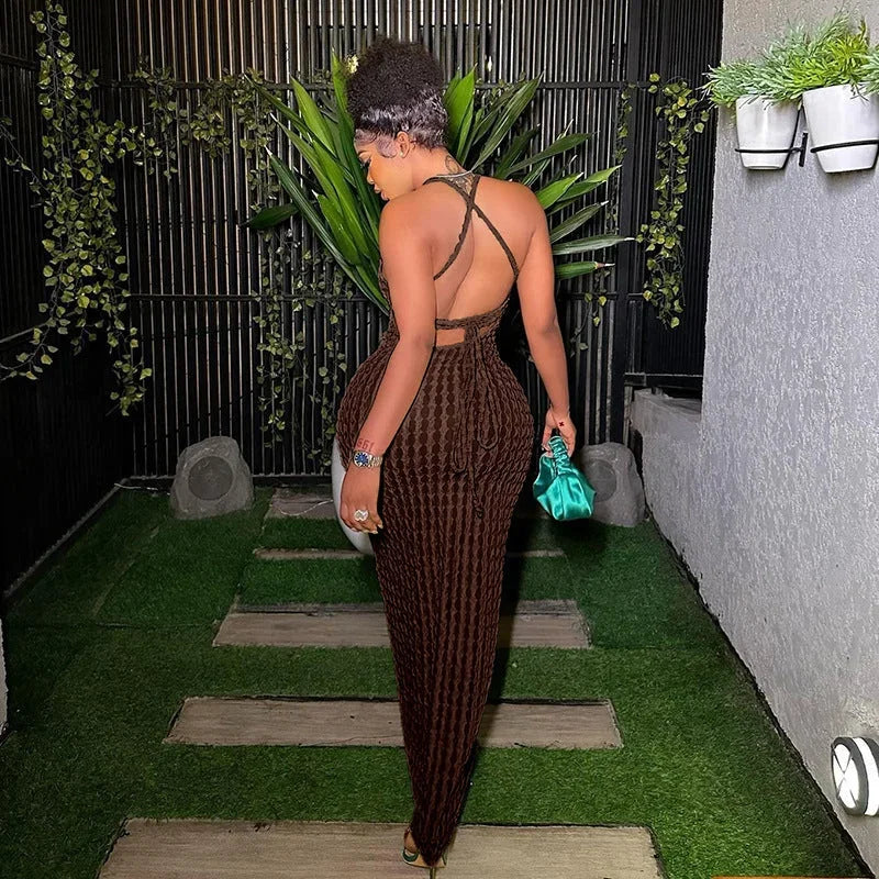 Robe longue moulante en dentelle, sans manches, décolleté dos nu, disponible en plusieurs couleurs, idéale pour soirées.