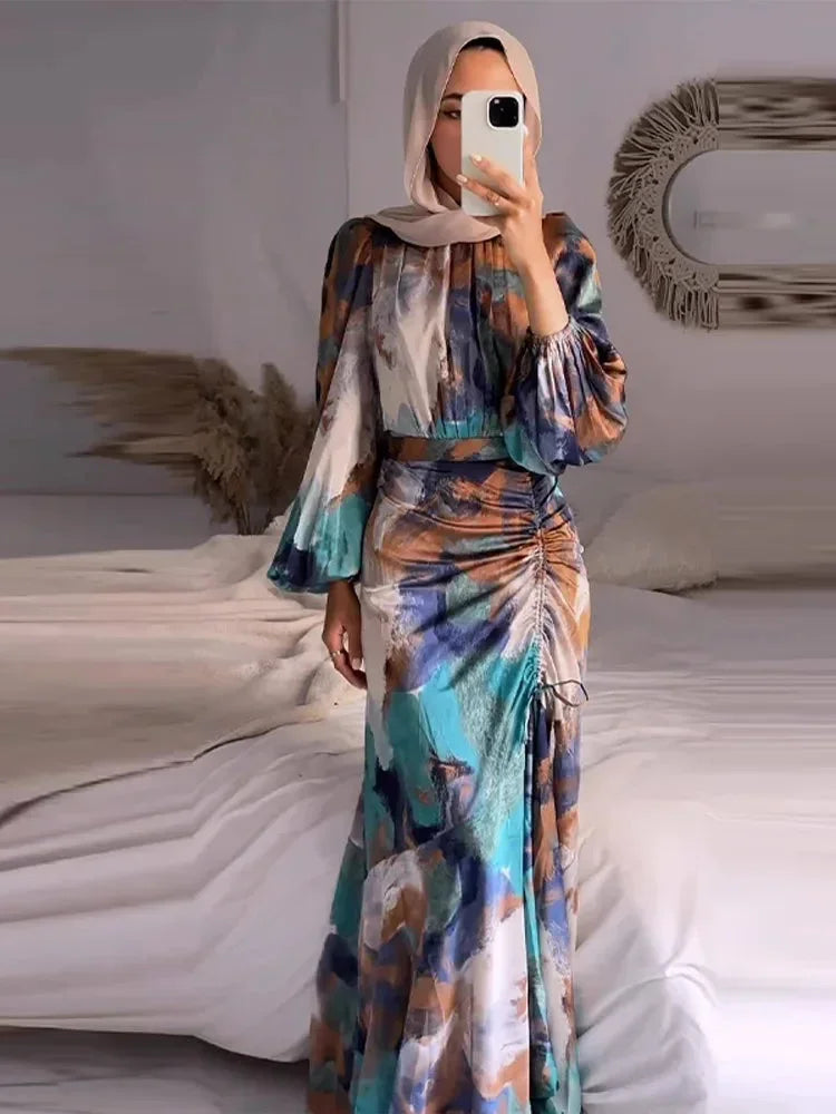 Robe longue plissée multicolore, manches longues, fronces à la taille, en tissu léger, idéale pour les soirées.