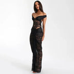 Robe longue noire avec épaules dénudées et détail en dentelle, idéale pour des soirées élégantes.