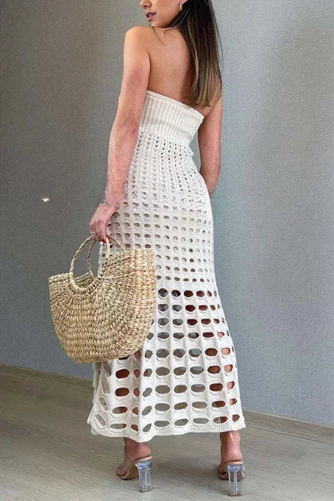 Robe longue tricot ajouré à épaules dénudées, idéale pour l'été, en tissu léger et respirant.