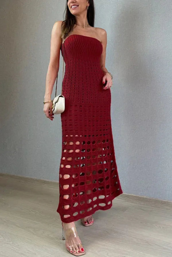 Robe longue tricot ajouré à épaules dénudées, idéale pour l'été, avec un design élégant et aérien en maille légère.