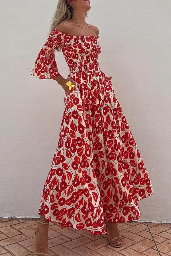 Robe longue rouge à fleurs, épaules dénudées, en coton léger, avec poches pratiques pour un look estival décontracté.