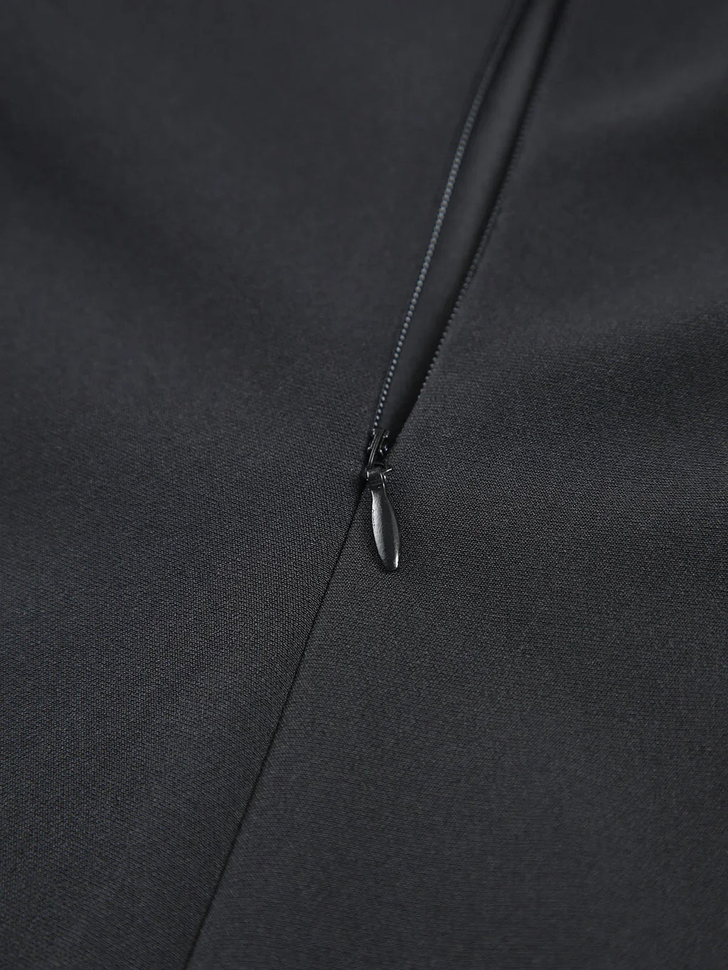 Robe longue sans bretelles à plis, en coton léger, design bicolore, idéale pour un été décontracté.