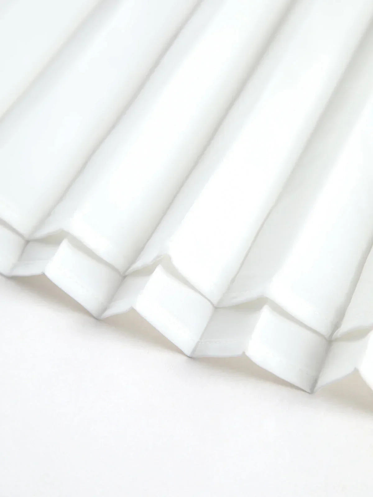 Robe longue sans bretelles en coton léger, à plis, design bicolore pour un look décontracté et estival.