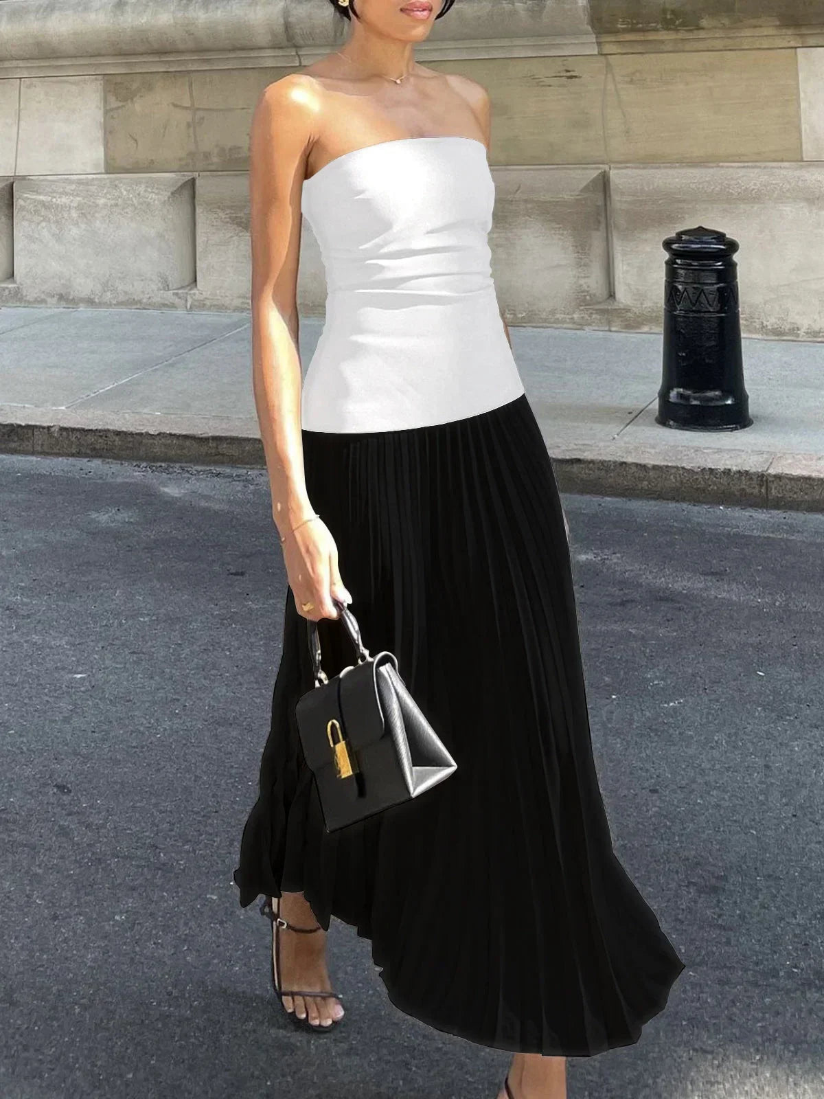 Robe longue sans bretelles à plis, en tissu léger bicolore, parfaite pour l'été, offrant confort et style décontracté.