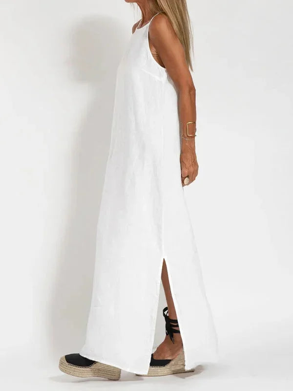 Robe longue sans manches en tissu léger, coupe fluide pour un confort optimal lors des journées d'été.