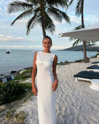 Robe longue sans manches en coton léger, avec détail torsadé, idéale pour la plage en été.