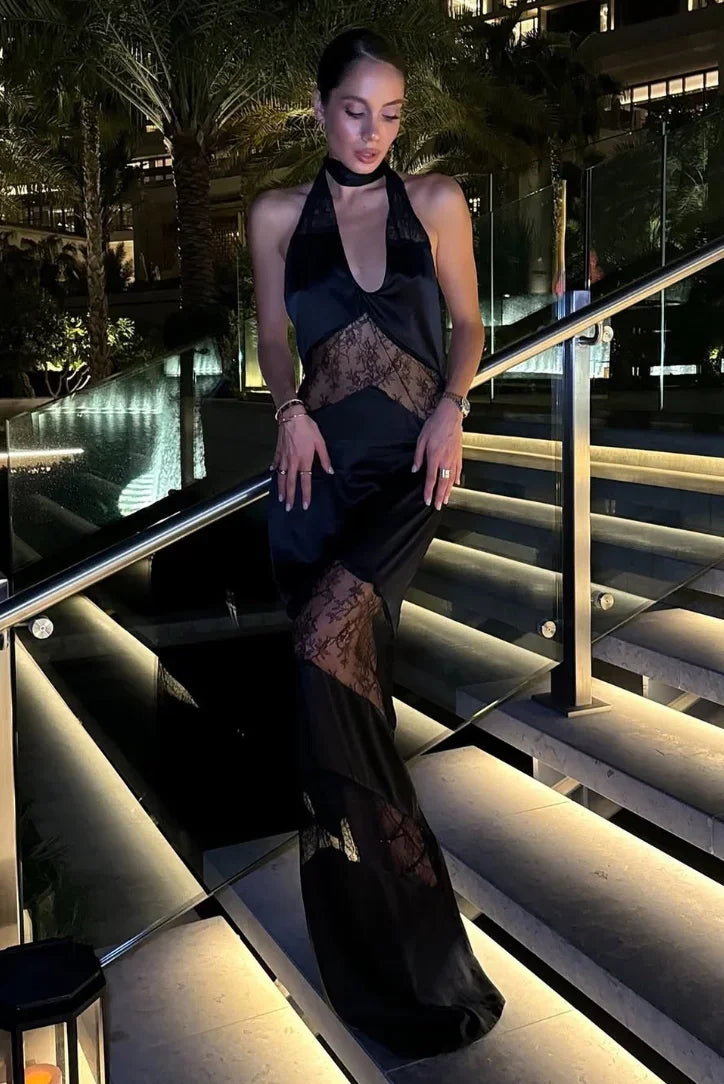 Robe longue sans manches en dentelle, avec un dos nu élégant et une coupe fluide pour les soirées.