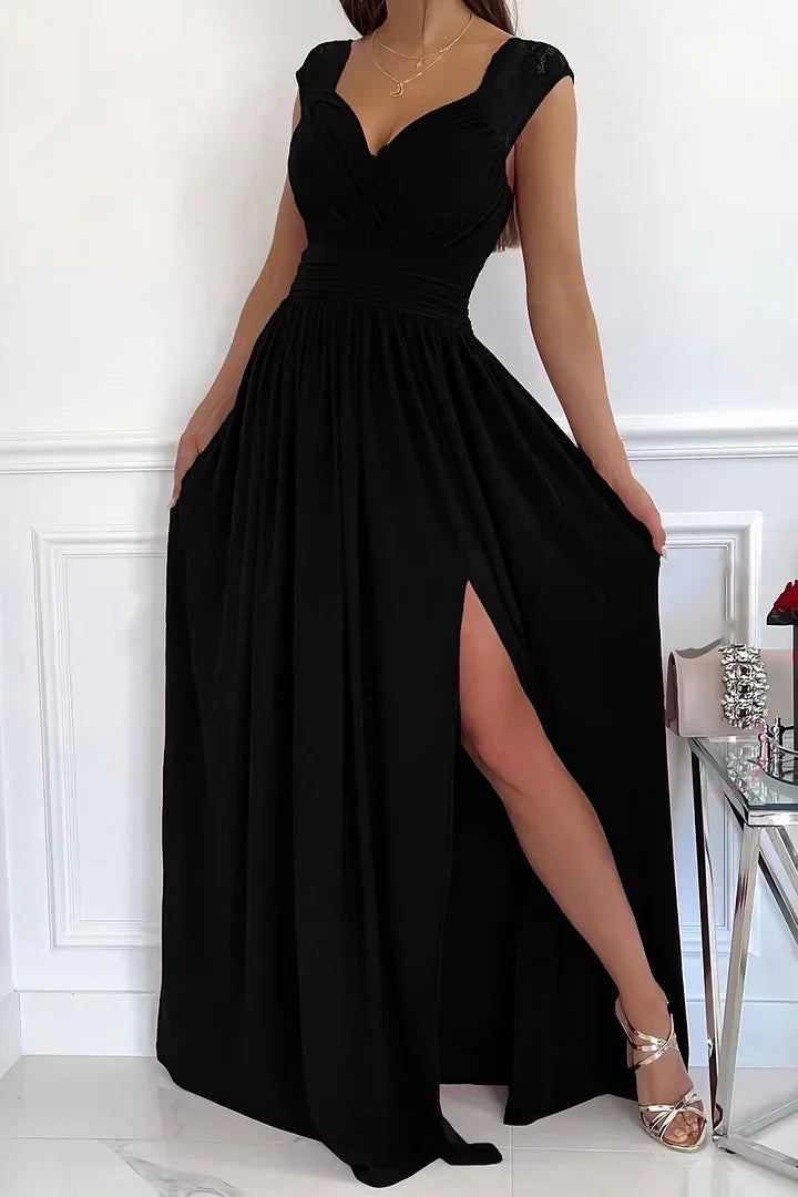 Robe longue sans manches en dentelle, fente sur le côté, idéale pour les soirées élégantes et les occasions spéciales.