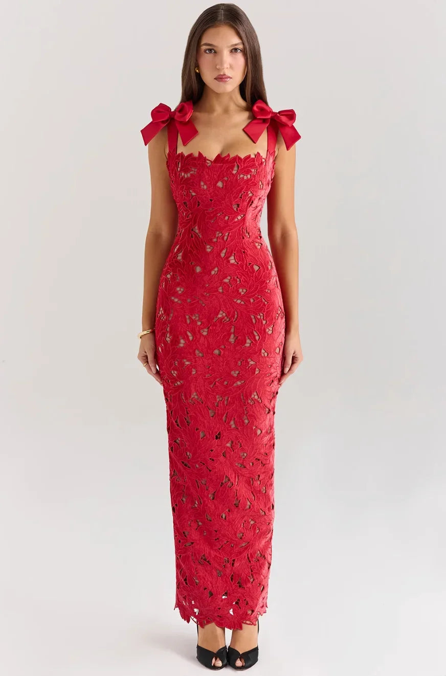 Robe longue sans manches en dentelle avec nœuds, confectionnée en tissu léger et délicat, parfaite pour les journées…