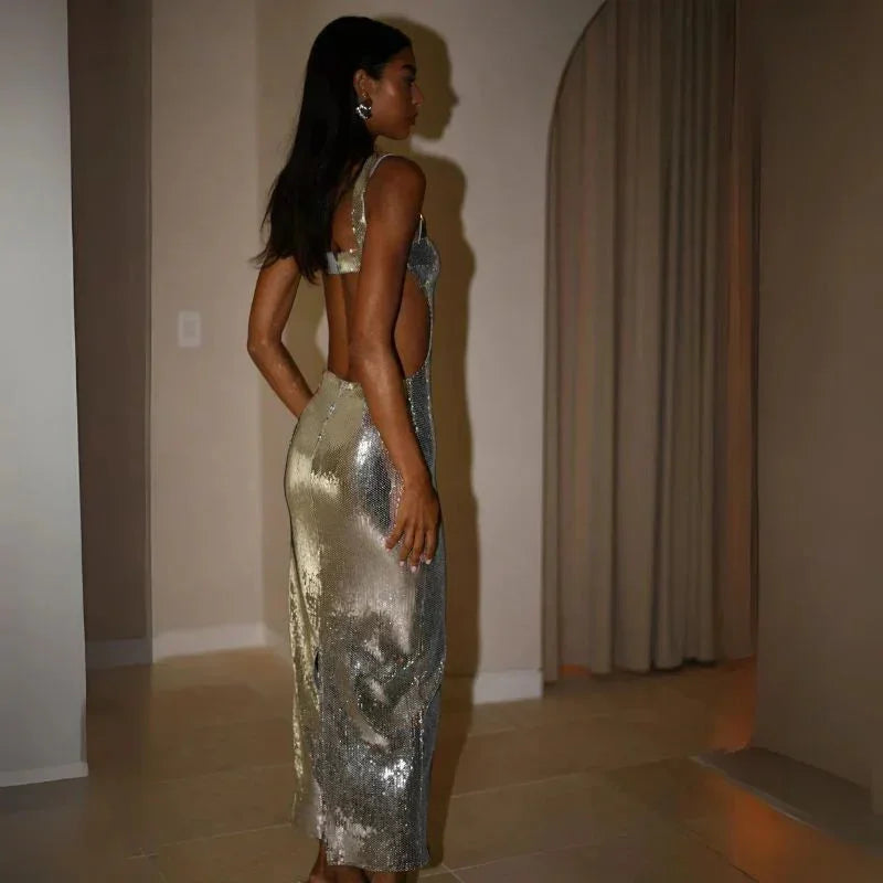 Robe longue à sequins, dos nu, ajustée, avec bretelles larges, parfaite pour les soirées, en tissu léger et scintillant.