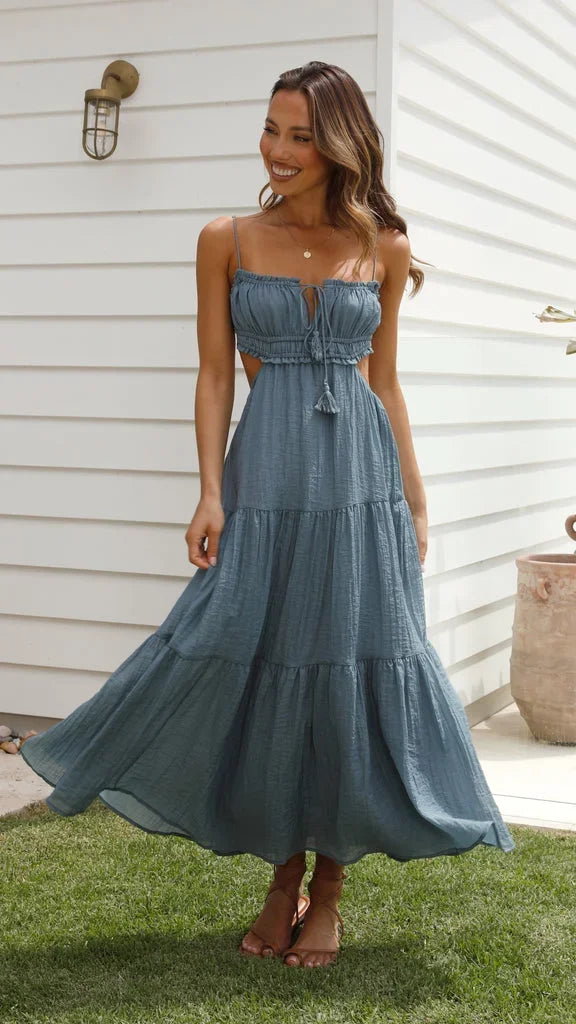 Robe longue sans manches, étages fluides, cordon au dos, idéale pour l'été, en tissu léger et respirant.