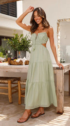 Robe d'été fluide sans manches, maxi à étages, avec cordon dans le dos pour un ajustement ajustable et confortable.