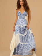 Robe longue à volants floraux en coton, style patchwork avec bretelles spaghetti et imprimés colorés sur toute la longueur.