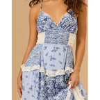 Robe longue à volants floraux en coton, design patchwork avec bretelles spaghetti, idéale pour les journées d'été.