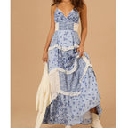 Robe longue à volants floraux en coton léger, design patchwork avec bretelles spaghetti pour un style estival décontracté.