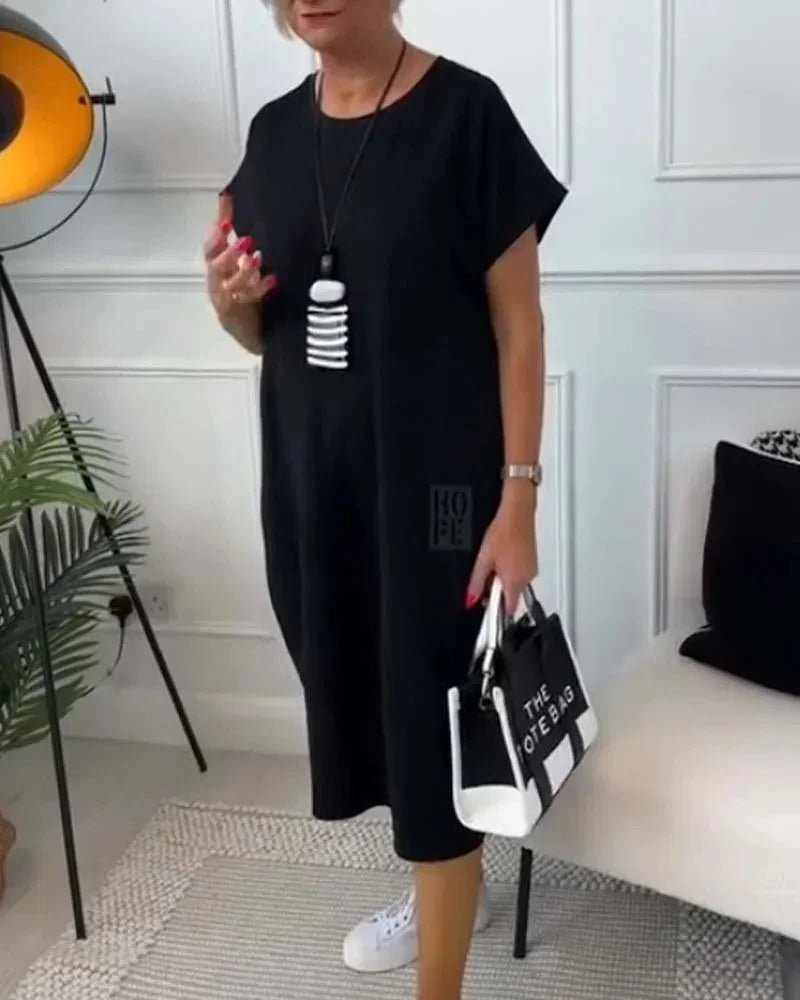 Robe midi ample en tissu fluide, manches courtes, décontractée avec poches, idéale pour toutes les saisons.