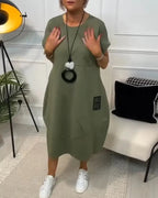 Robe midi ample en tissu fluide, manches courtes, design décontracté avec poches pour un usage quotidien toute saison.