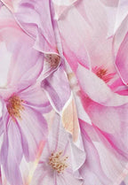 Robe midi asymétrique en coton, ornée de volants et de fleurs roses, idéale pour les soirées d'été.