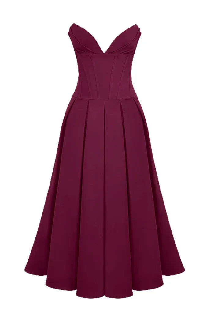 Robe midi bustier avec corset, en tissu fluide, coupe évasée, idéale pour des soirées élégantes.