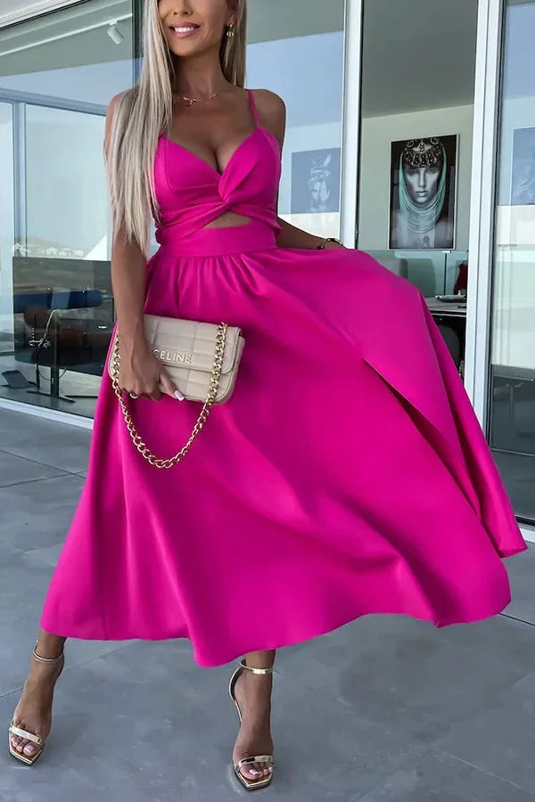 Robe midi en coton léger, avec découpes créatives, poches pratiques et fente longue pour un style décontracté.