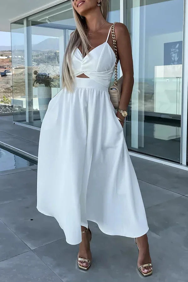 Robe midi légère en coton avec découpes, poches latérales et fente longue. Confortable et élégante pour un look décontracté.