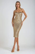 Robe midi dorée à sequins, ajustée avec bretelles fines, parfaite pour les soirées, en polyester brillant et confortable.