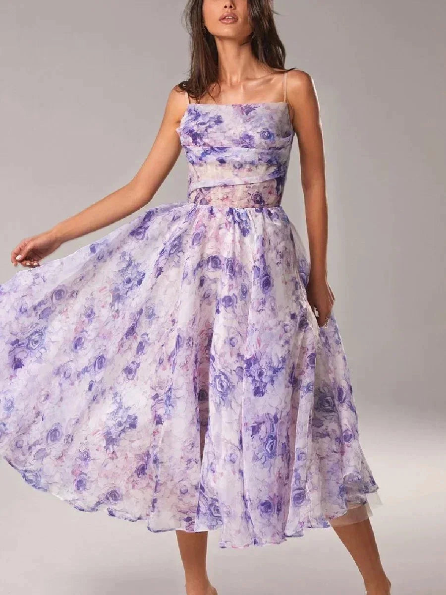 Robe midi sans manches en coton, col droit, imprimé floral coloré idéale pour les événements printaniers et estivaux.