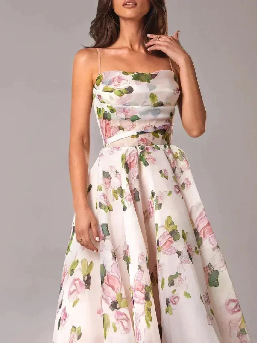 Robe midi sans manches en tissu léger avec un col droit et imprimé floral, idéale pour les événements printemps-été.