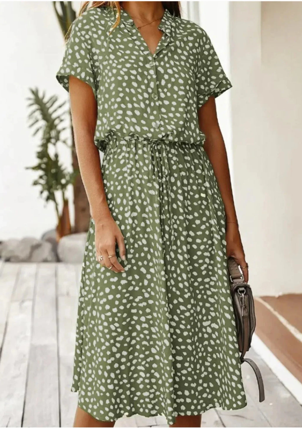 Robe midi à pois pour femme, tissu léger, lien à la taille, manches courtes parfaite pour le printemps et l'été.