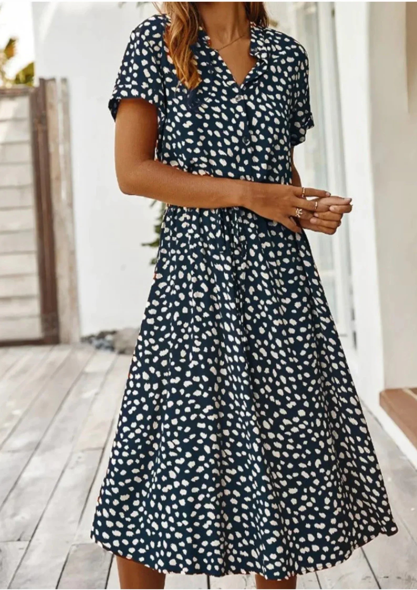 Robe midi à pois en coton léger, manches courtes, lien à la taille pour un ajustement flatteur, parfaite pour le printemps…