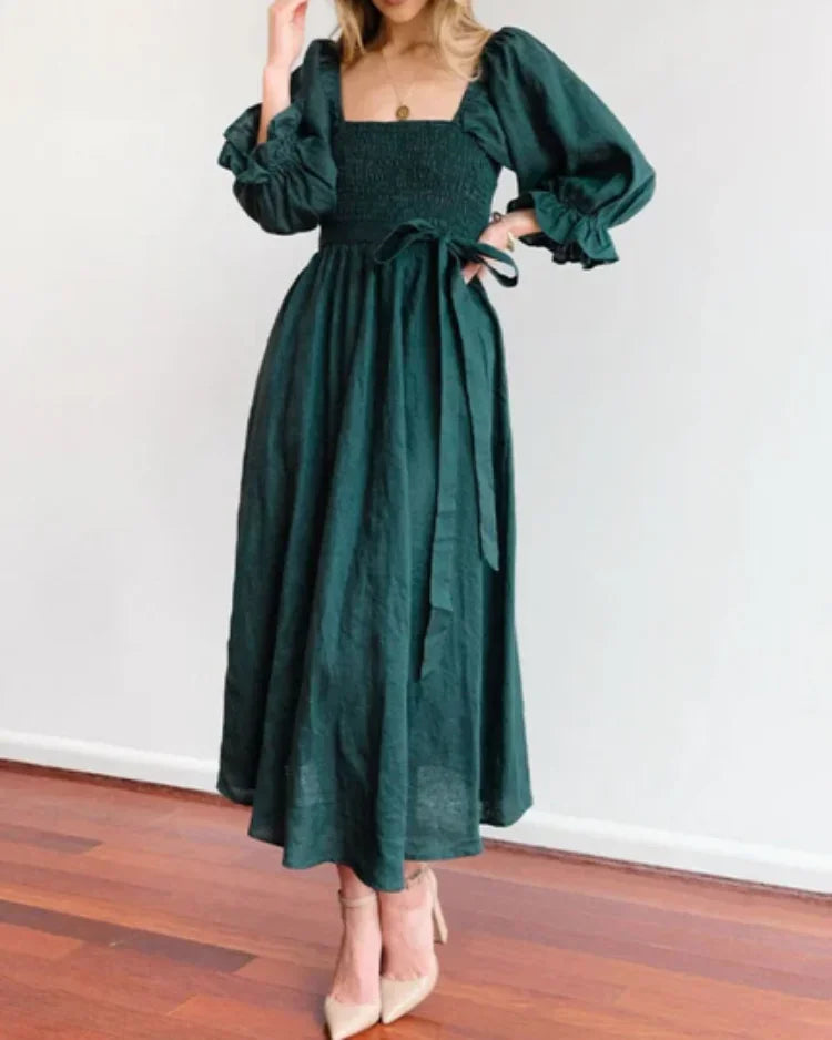 Robe midi portefeuille avec manches longues, col V, en tissu fluide, idéale pour un look élégant et décontracté.