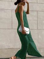 Robe midi sans manches en tissu léger, fente latérale pour plus de liberté de mouvement, coupe ample idéale pour l'été.