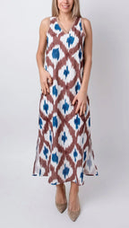 Robe midi sans manches avec motifs marron et bleu, col en V, en tissu léger, idéale pour des journées estivales…