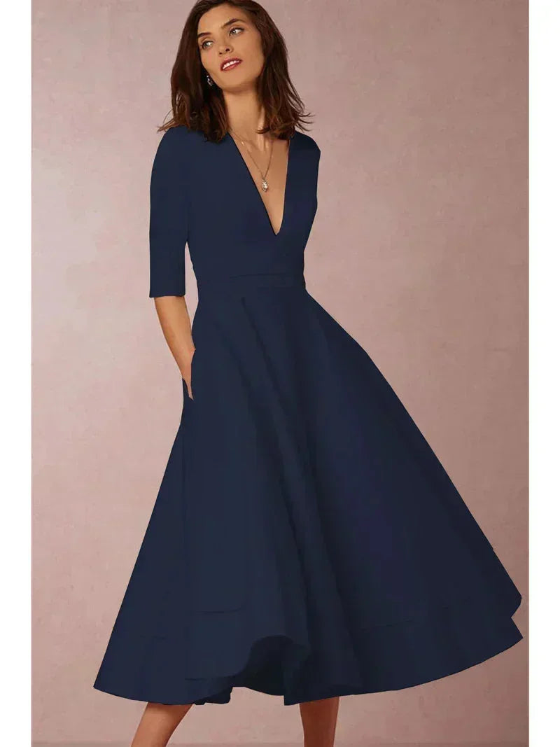 Robe midi évasée en tissu lisse avec col en V, manches 3/4 et poches, idéale pour un mariage ou une occasion spéciale.