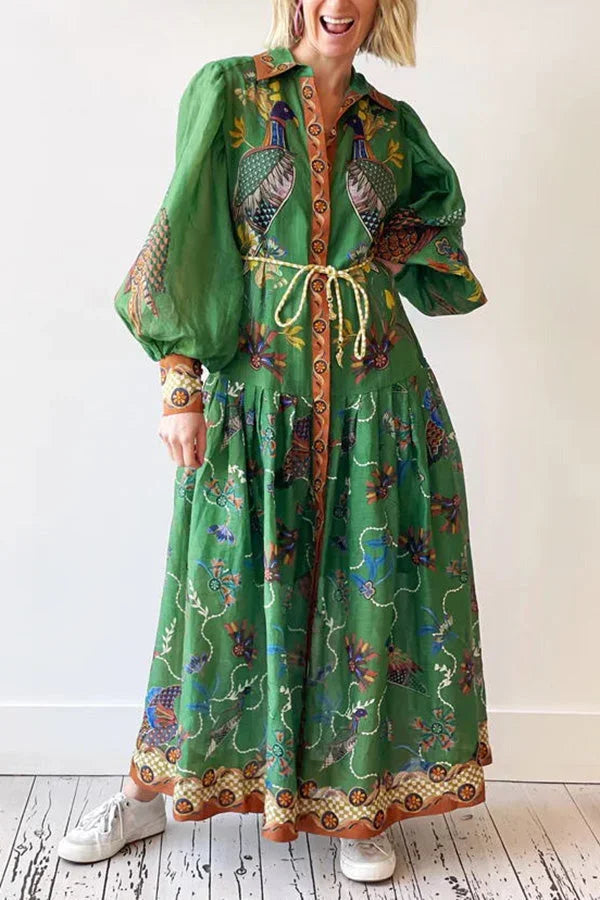 Robe midi verte à imprimé oiseaux, manches longues, col chemise, ceinture ajustable, tissu léger, idéale pour l'automne.