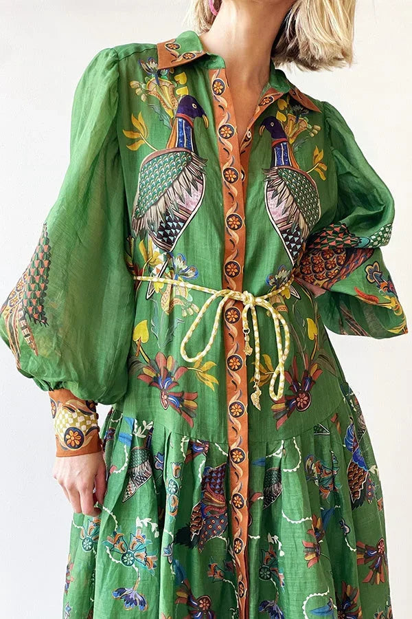 Robe midi verte à imprimé oiseaux, manches longues, col chemise, ceinture, en tissu léger, idéale pour l'automne.