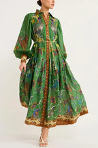 Robe midi verte à imprimé oiseaux, manches longues, col chemise, ceinture, en tissu léger idéal pour l’automne.