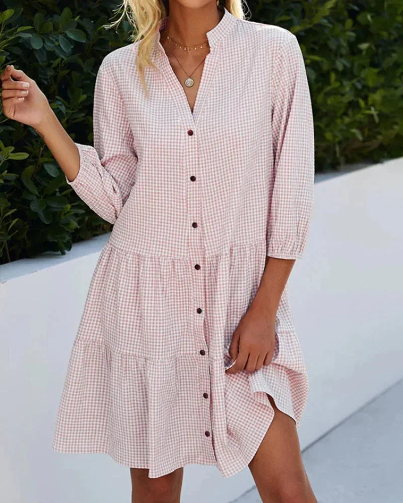 Robe midi vichy à boutons, col chic, manches 3/4 évasées, en coton léger idéale pour le printemps-été.