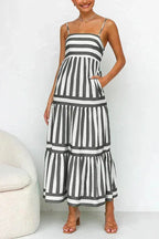 Robe midi à volants rayée en tissu fluide, bretelles fines, idéale pour un look décontracté en été.