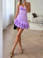 Robe courte bustier lilas avec volants et ourlet, en polyester léger, parfaite pour des soirées festives.