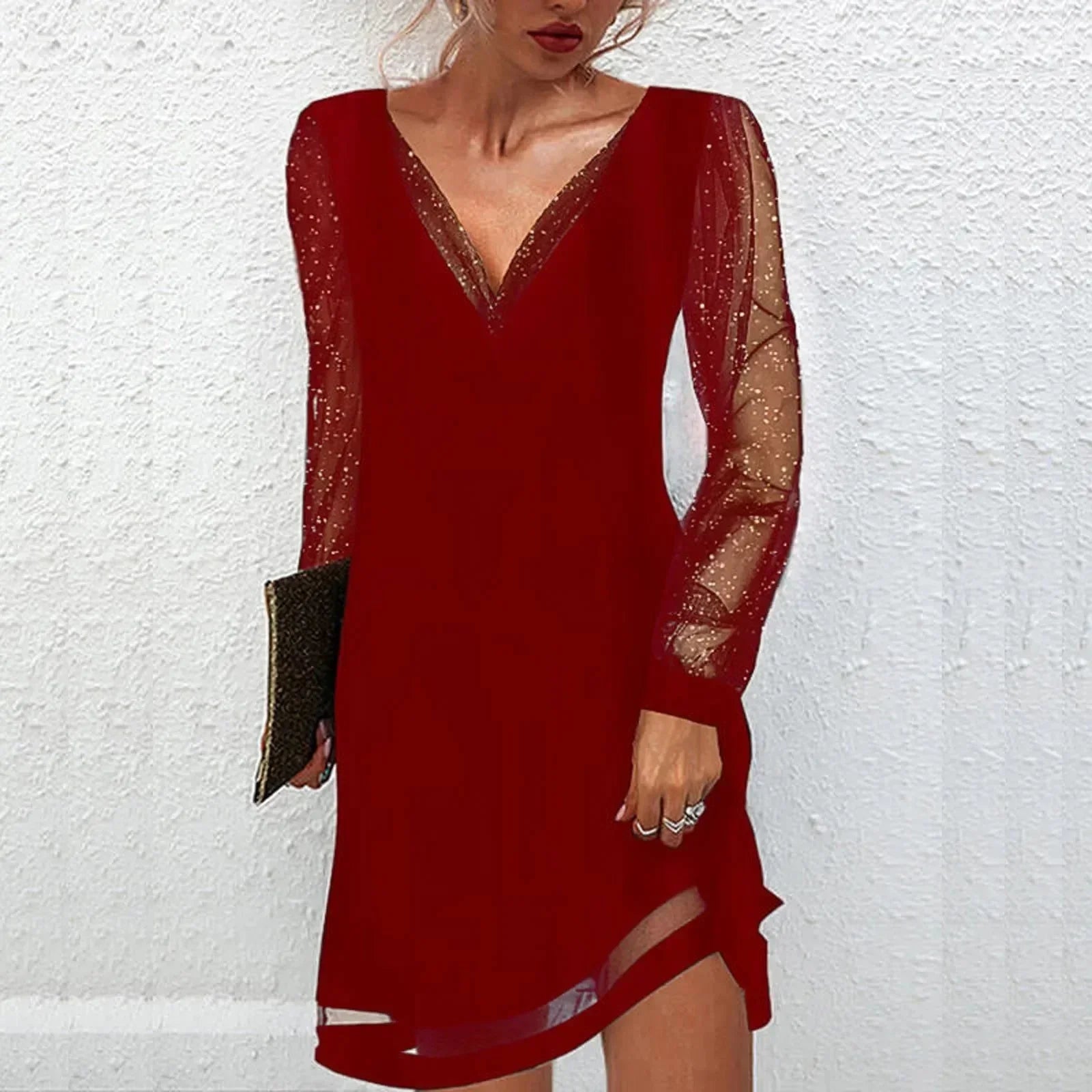 Robe courte col V avec manches transparentes en tissu léger, parfaite pour les soirées et les fêtes.