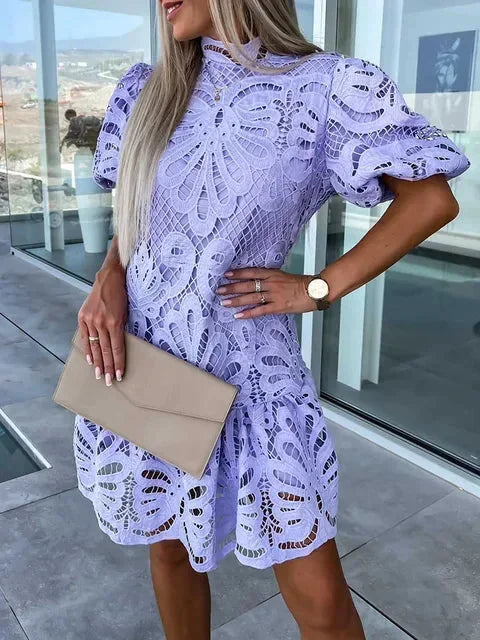 Robe courte en dentelle avec manches bouffantes, col montant, disponible en plusieurs couleurs, idéale pour les soirées…