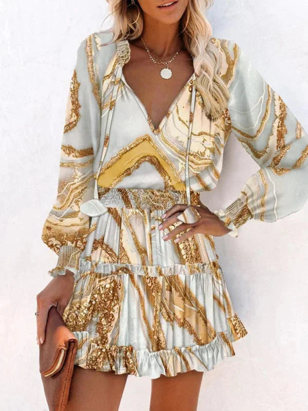 Robe courte léopard en tissu fluide, volants décoratifs, col V et manches longues, idéale pour les soirées.