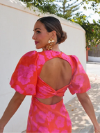 Robe courte à manches bouffantes, imprimé floral rose, en coton léger, encolure carrée, parfaite pour les journées d'été.